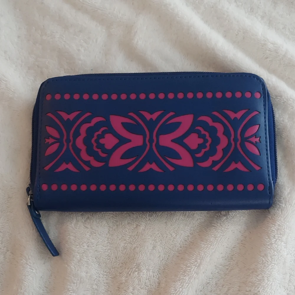 Vera Bradley Laser-Cut Faux Leather Wallet Zip-Around Compact & Stylish Retired